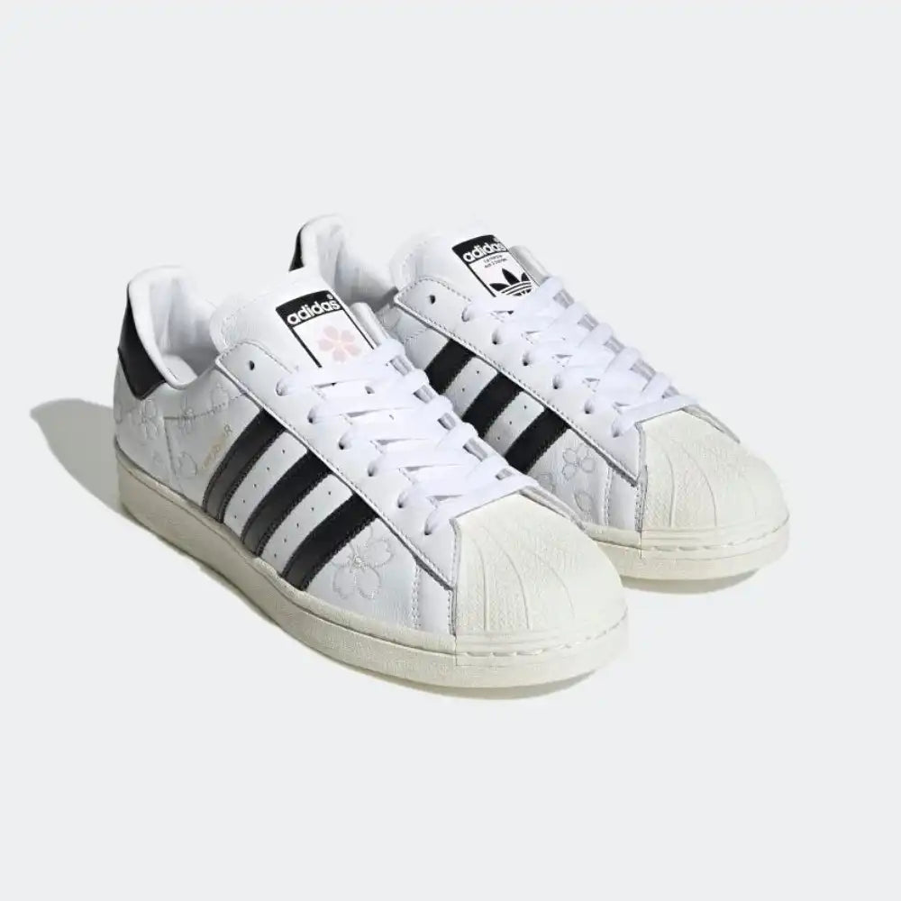 Adidas Superstar
"Hanami"
