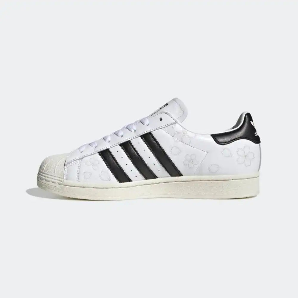 Adidas Superstar
"Hanami"