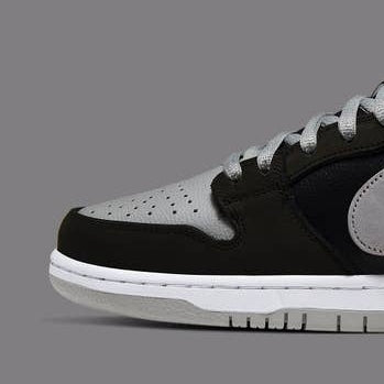 Nike SB Dunk Low
"J-Pack Shadow"