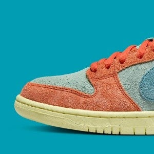 Nike SB Dunk Low
"Orange Emerald Rise"