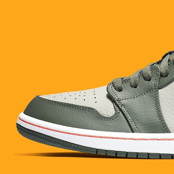 Air Jordan 1 Low
"Military Green"