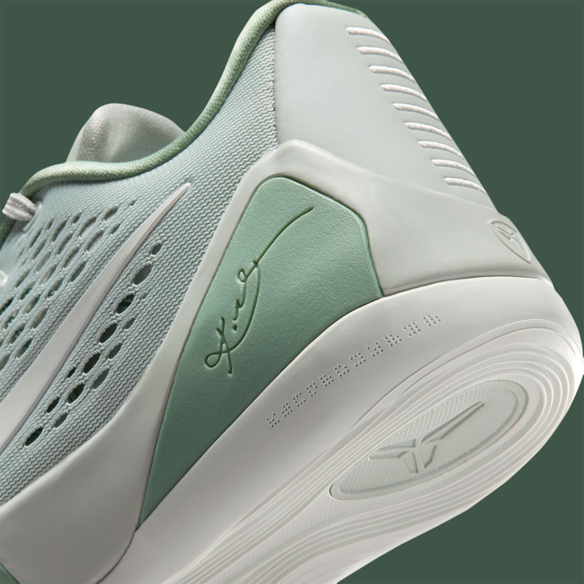 Kobe 9 Elite Low Protro
"Light Silver Steam"
