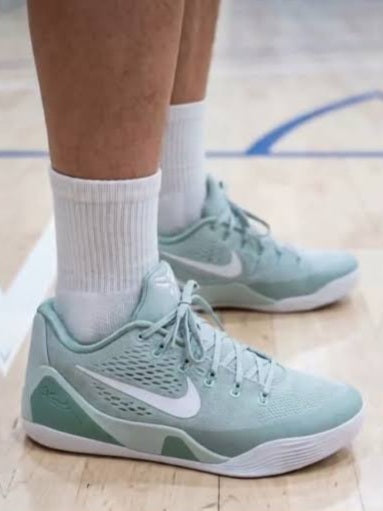 Kobe 9 Elite Low Protro
"Light Silver Steam"