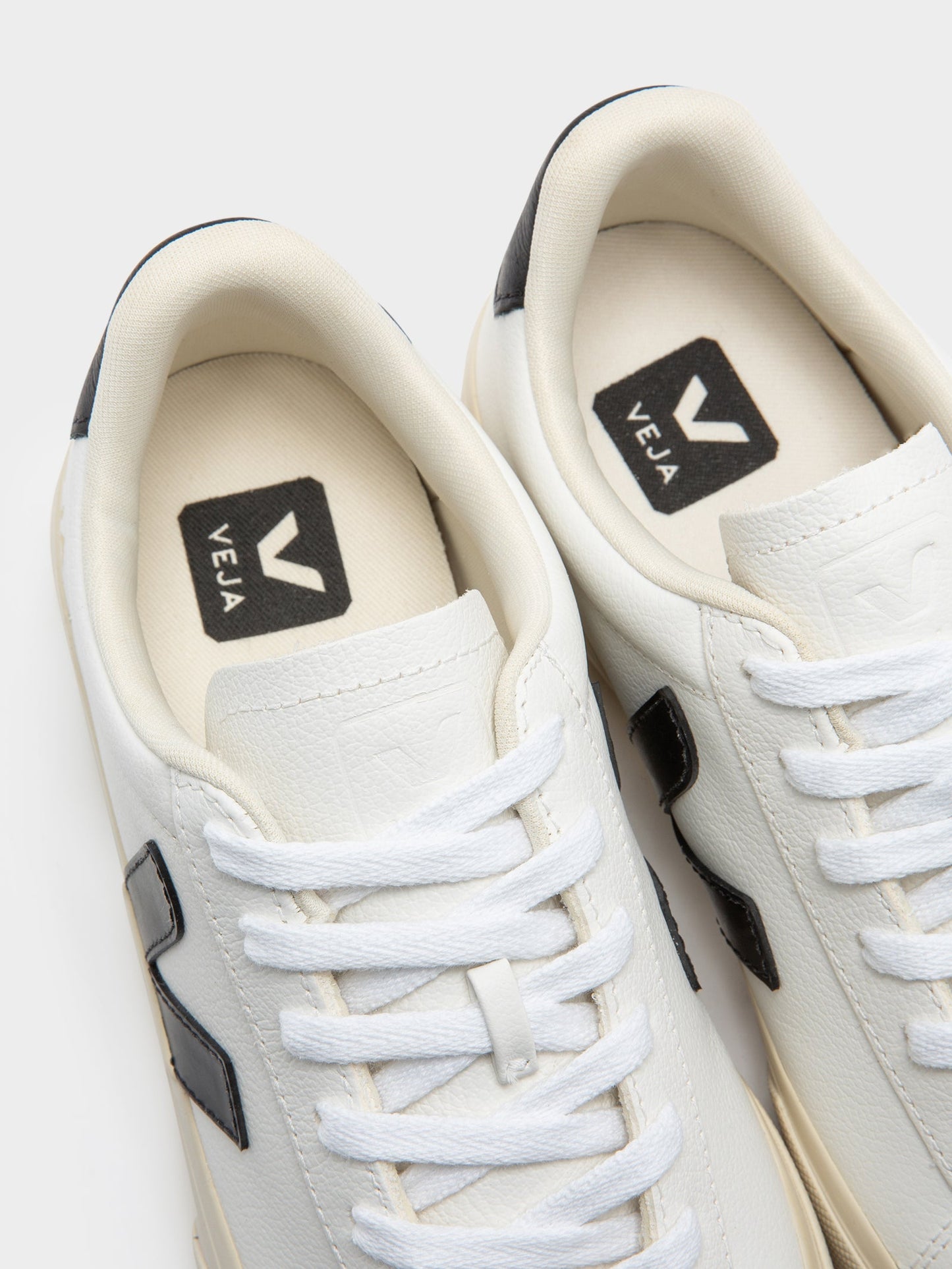 Veja Campo Chromefree "White Black"