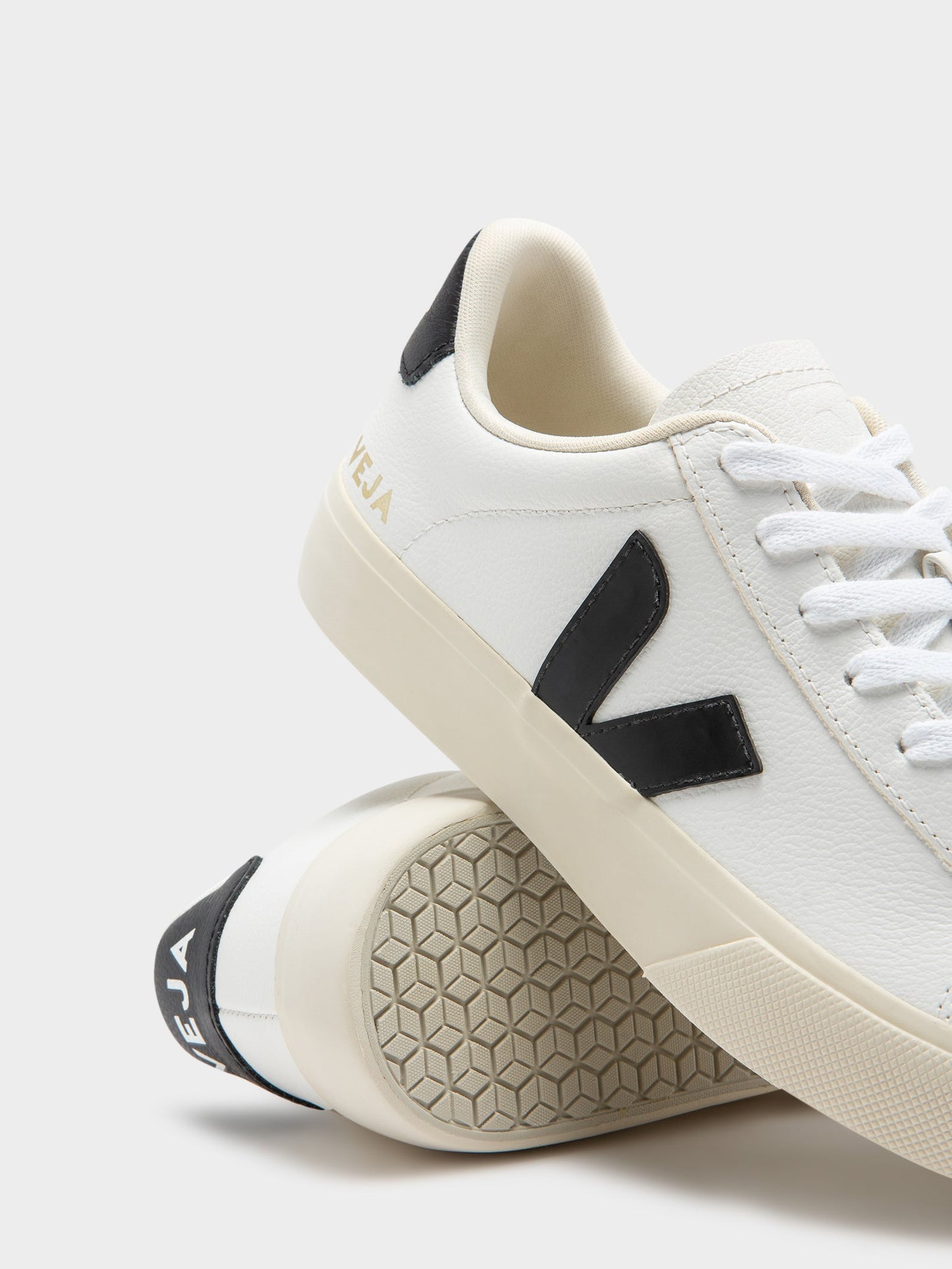 Veja Campo Chromefree "White Black"