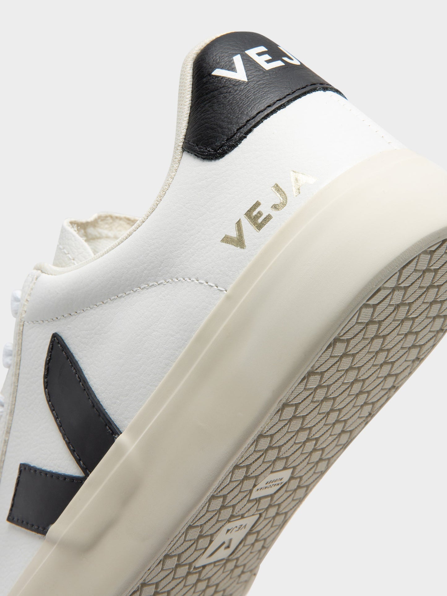 Veja Campo Chromefree "White Black"
