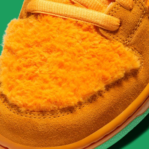 Nike SB Dunk Low x
Grateful Dead Bears "Orange"