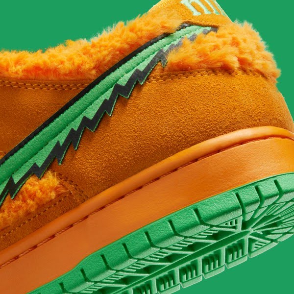 Nike SB Dunk Low x
Grateful Dead Bears "Orange"