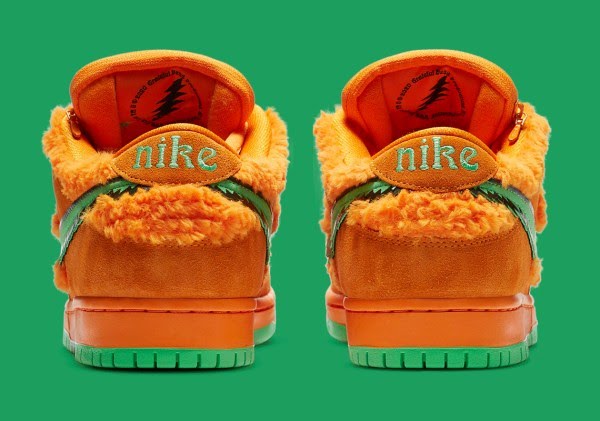 Nike SB Dunk Low x
Grateful Dead Bears "Orange"