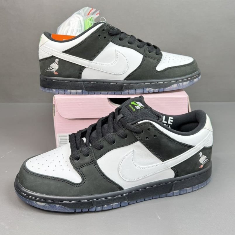 Nike Dunk SB Low
"Staple Panda Pigeon"