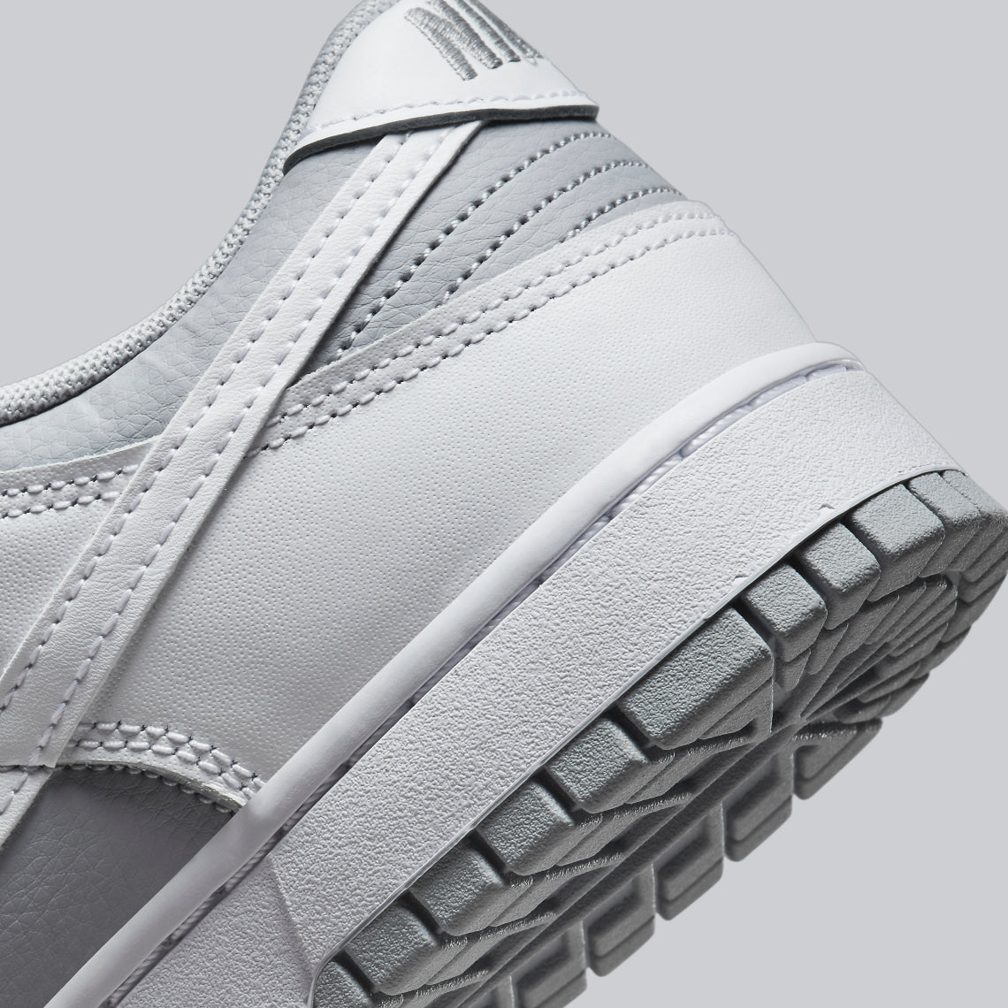Nike Dunk Low Retro
"White Grey"