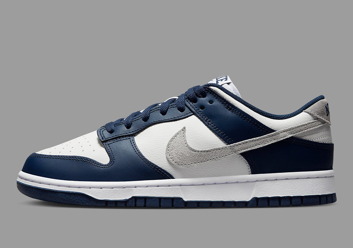 Nike Dunk Low
"Summit White Midnight Navy"