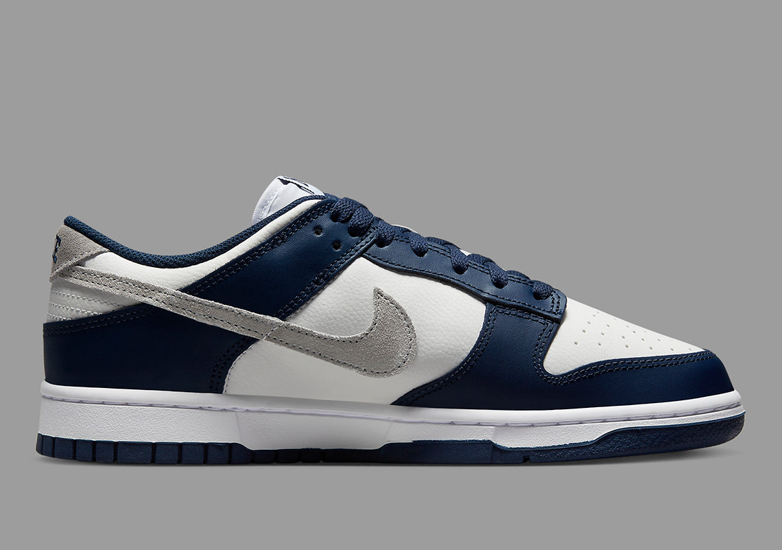 Nike Dunk Low
"Summit White Midnight Navy"