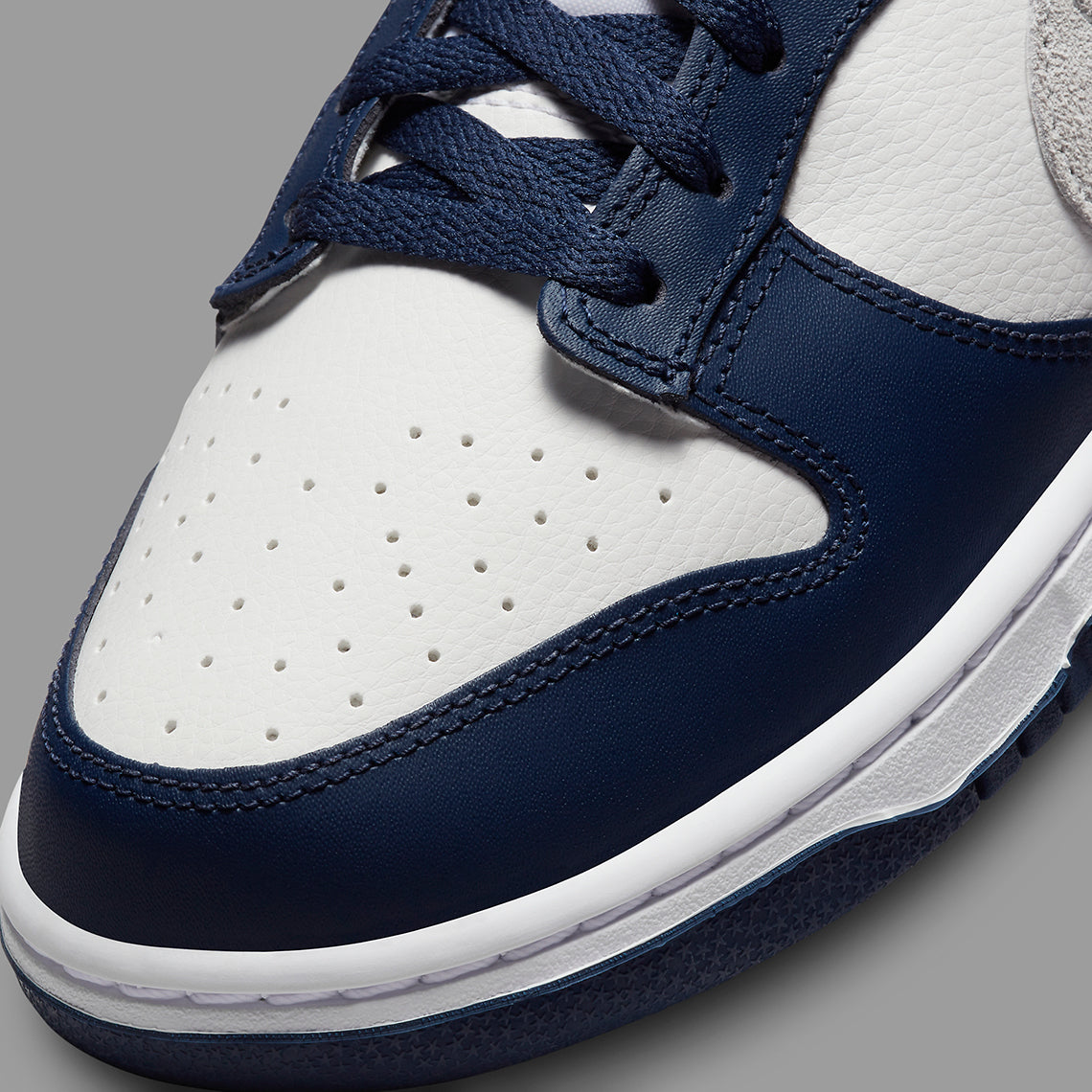 Nike Dunk Low
"Summit White Midnight Navy"