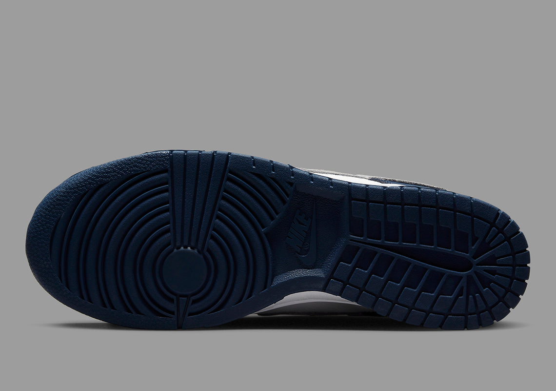 Nike Dunk Low
"Summit White Midnight Navy"