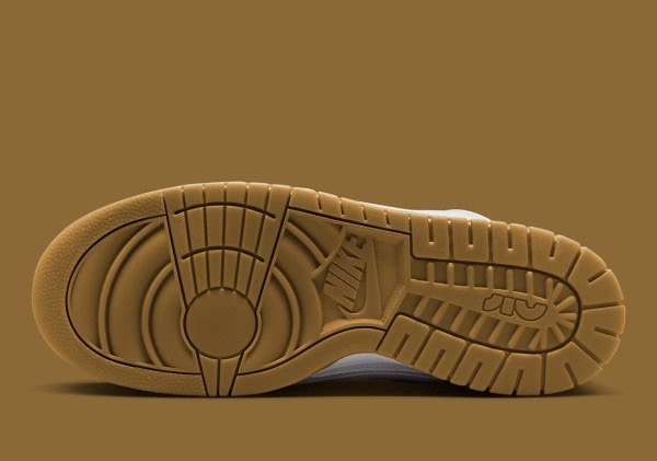 Nike Dunk Jumbo
"Photon Dust Gum Light Brown"