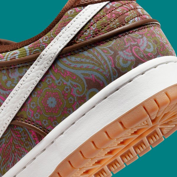 Nike SB Dunk Low Pro
"Paisley Brown"
