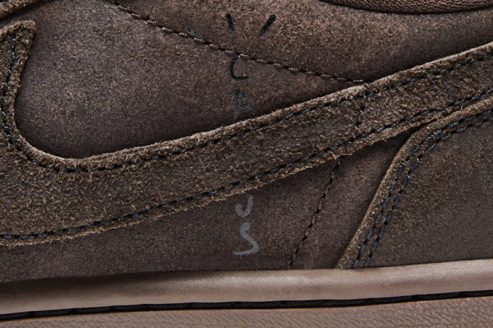 Air Jordan 1 Retro Low OG SP x
Travis Scott "Velvet Brown"