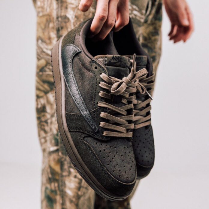 Air Jordan 1 Retro Low OG SP x
Travis Scott "Velvet Brown"