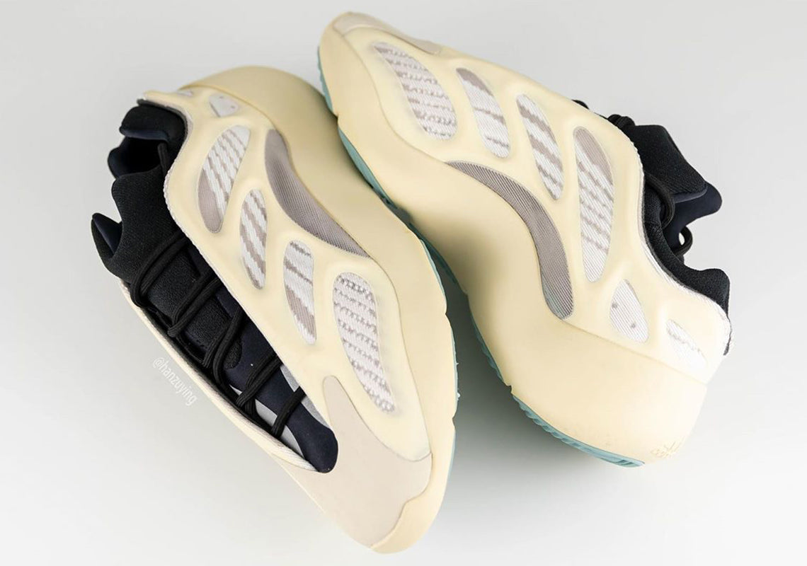 Adidas Yeezy 700 V3
"Azael"