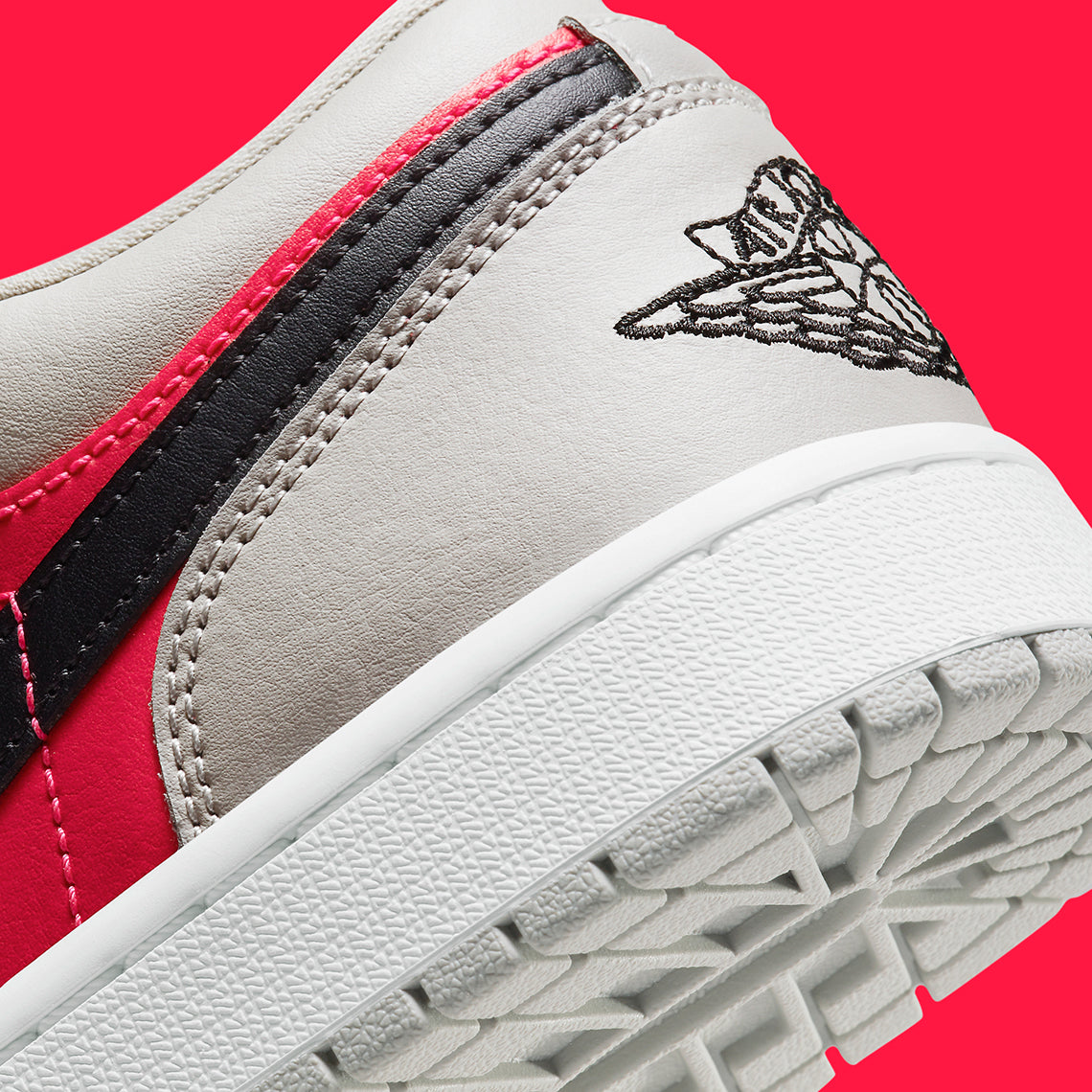 Air Jordan 1 Retro Low
"Light Iron Ore Siren Red" (Women's)