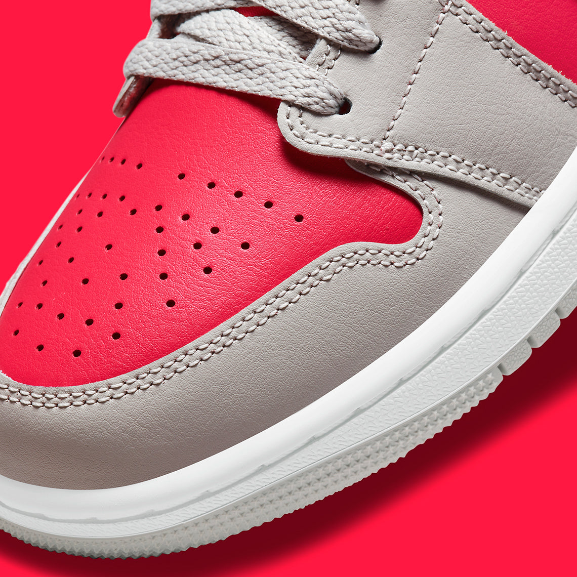 Air Jordan 1 Retro Low
"Light Iron Ore Siren Red" (Women's)