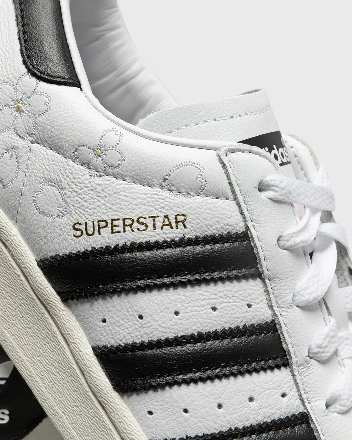 Adidas Superstar
"Hanami"