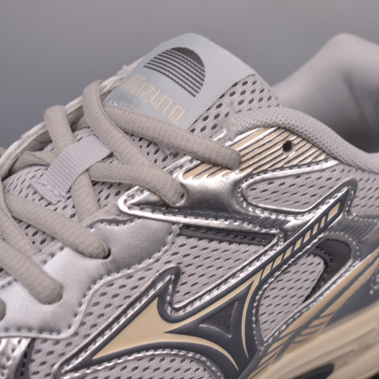 Mizuno Cyclone Speed 2k "Metallic Silver"