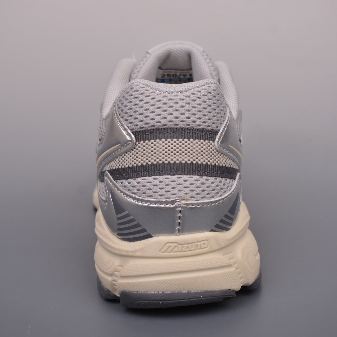 Mizuno Cyclone Speed 2k "Metallic Silver"