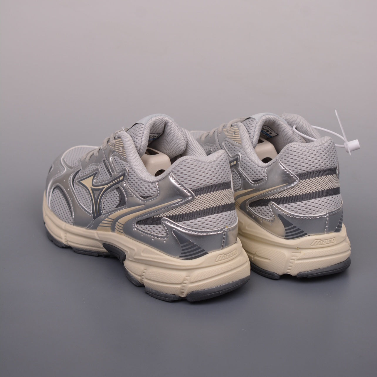Mizuno Cyclone Speed 2k "Metallic Silver"