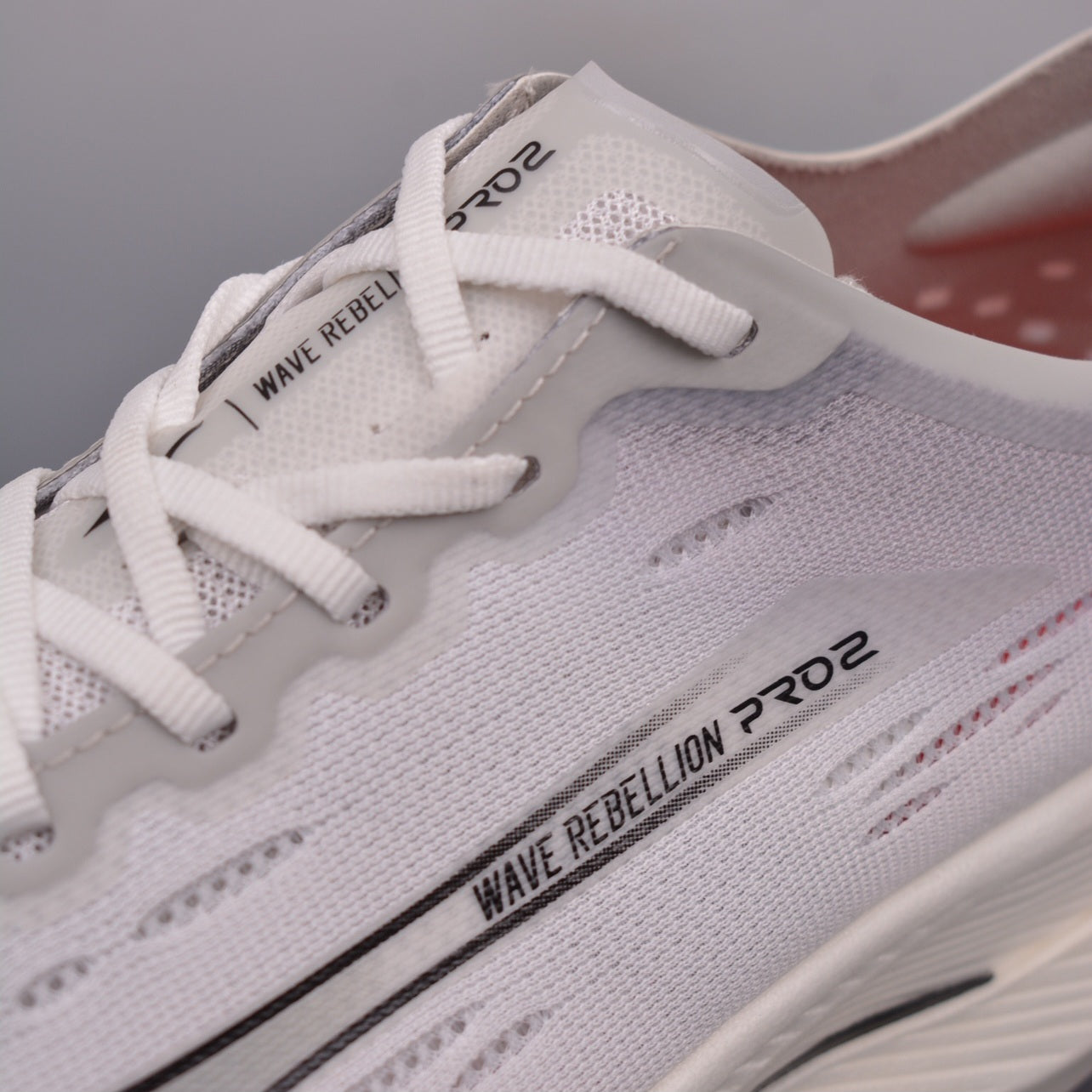 Mizuno Wave Rebellion Pro 2 "White Cayenne"