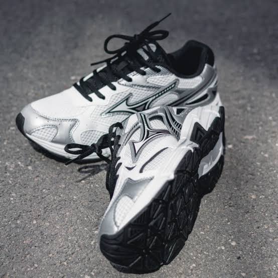 Mizuno Cyclone Speed 2k "White Silver Black"