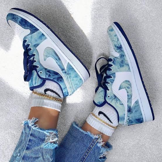 Air Jordan 1 Low
"Washed Denim"