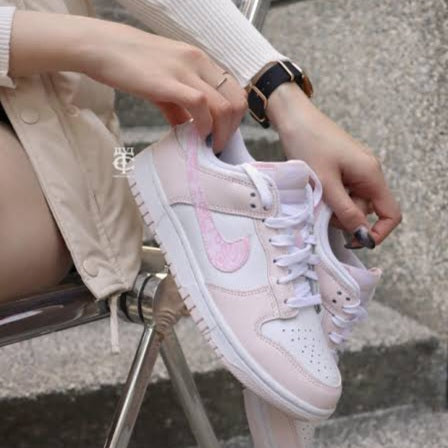 Nike Dunk Low Essential
"Paisley Pack Pink" (Women's)