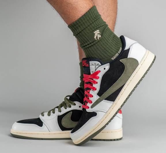 Air Jordan 1 Retro Low OG SP x
Travis Scott "Olive"