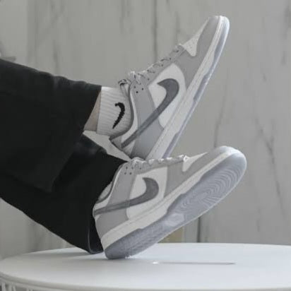 Nike Dunk Low SE
"Light Carbon"