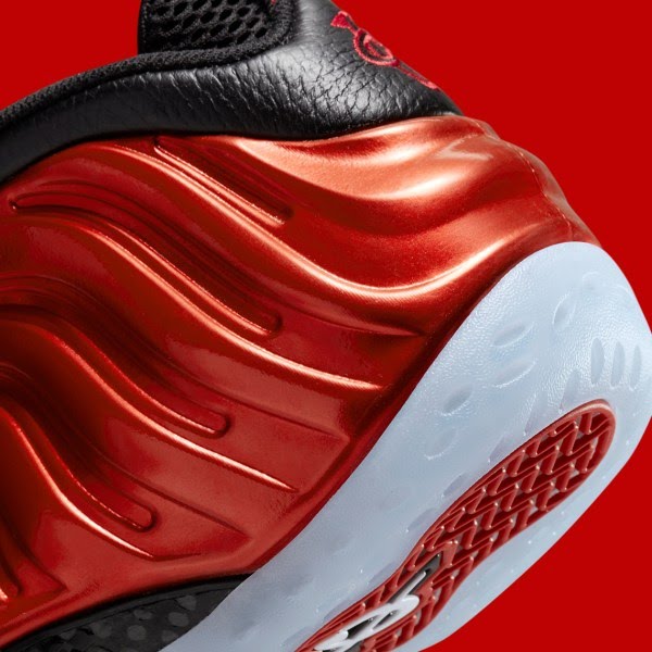 Nike Air Foamposite One
"Metallic Red" (2023)