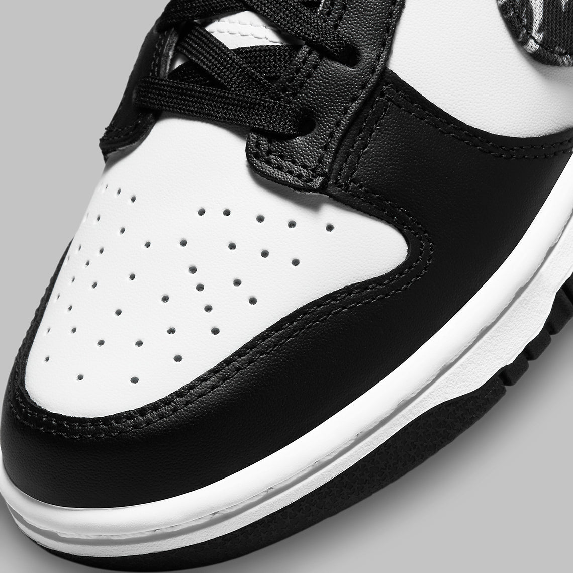 Nike Dunk Low Essential
"Paisley Pack Black"