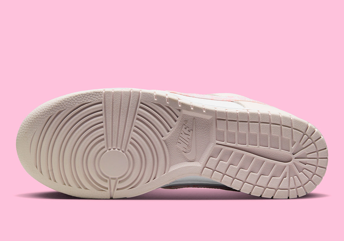Nike Dunk Low Essential
"Paisley Pack Pink" (Women's)