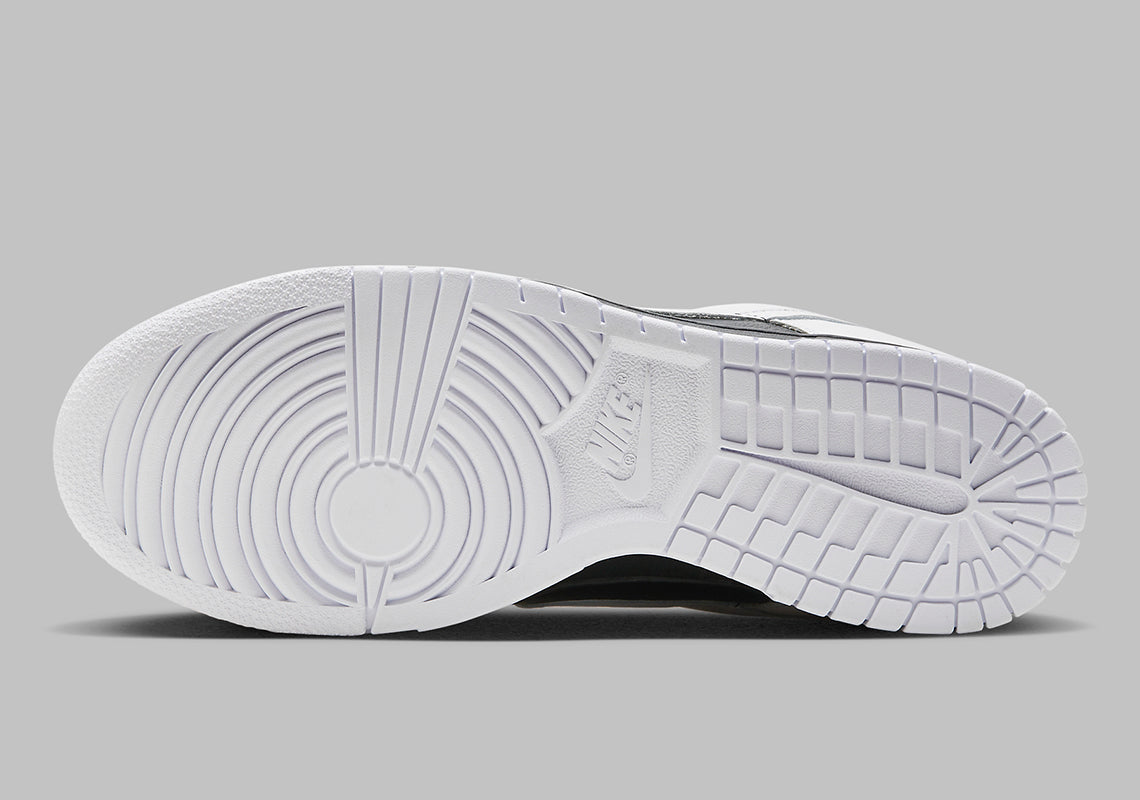 Nike Dunk Low Retro
"Reverse Panda"