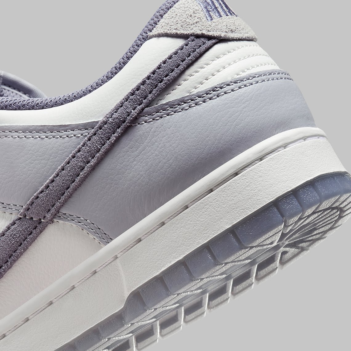 Nike Dunk Low SE
"Light Carbon"