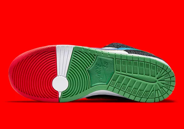 Nike SB Dunk Low
"What The Paul"