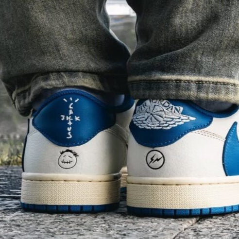 Air Jordan 1 Retro Low OG SP
Fragment x Travis Scott "Sail Military Blue"