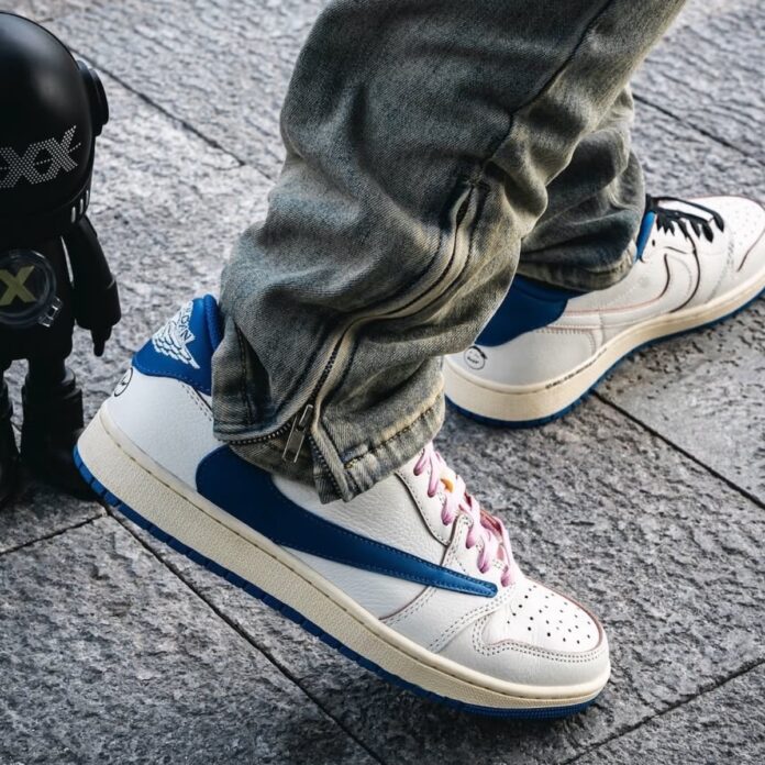Air Jordan 1 Retro Low OG SP
Fragment x Travis Scott "Sail Military Blue"