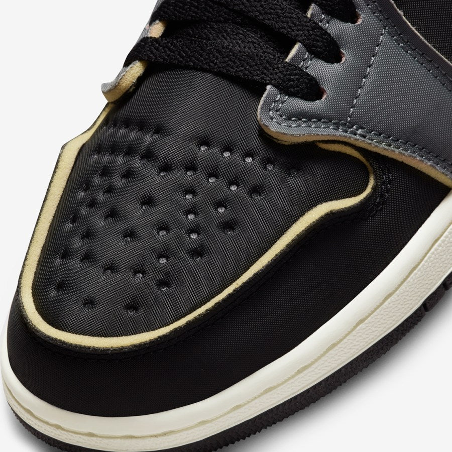 Air Jordan 1 Low OG EX
"Black Smoke Grey"