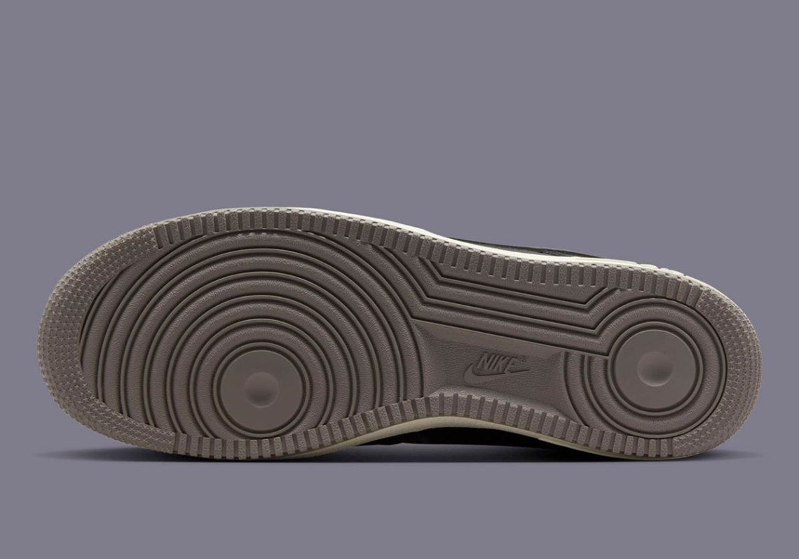 Air Force 1 Low '07 LV8
"Black Flat Pewter"