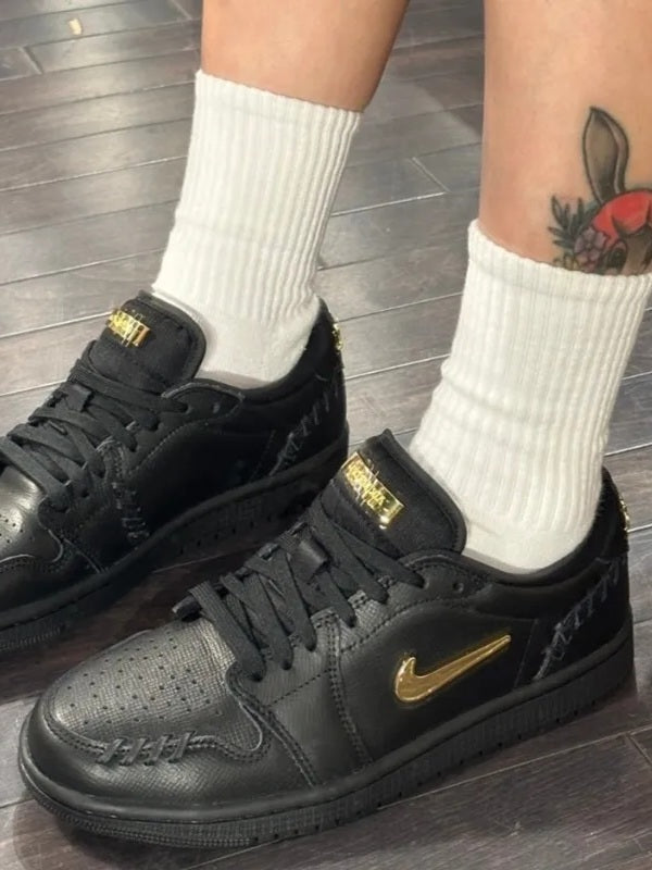 Air Jordan 1 Low
"Method of Make Black Metallic Gold" (Women's)