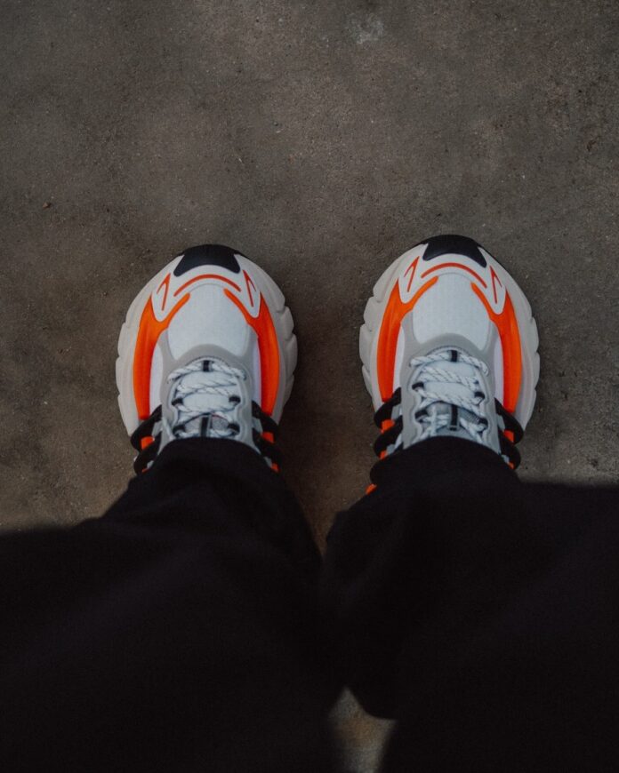 Adidas Adistar Jellyfish x
Pharrell Williams "Focus Olive Orange"