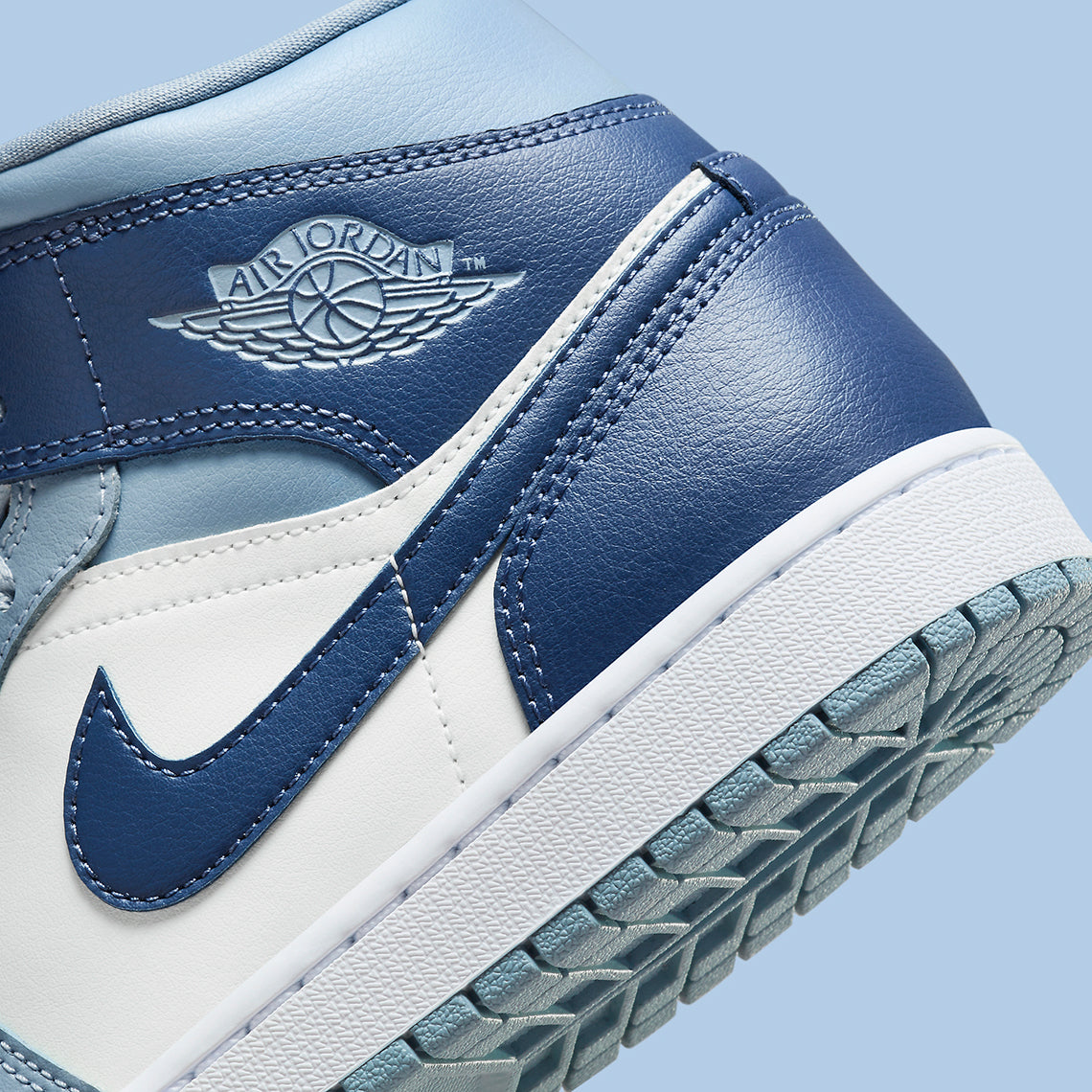 Air Jordan 1 Mid "Diffused Blue" (Women's)