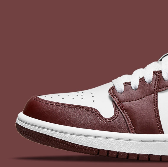 Air Jordan 1 Low
"Team Red"